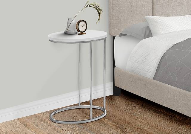Gladeside White Accent Table - Thumbnail - Image 3