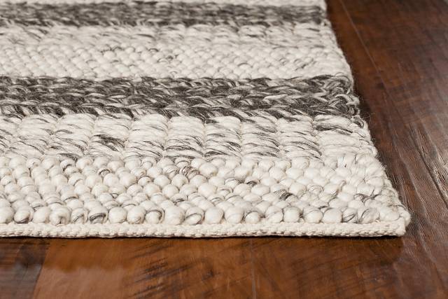 Glashburn Gray 5' x 7' Rug - Thumbnail - Image 2
