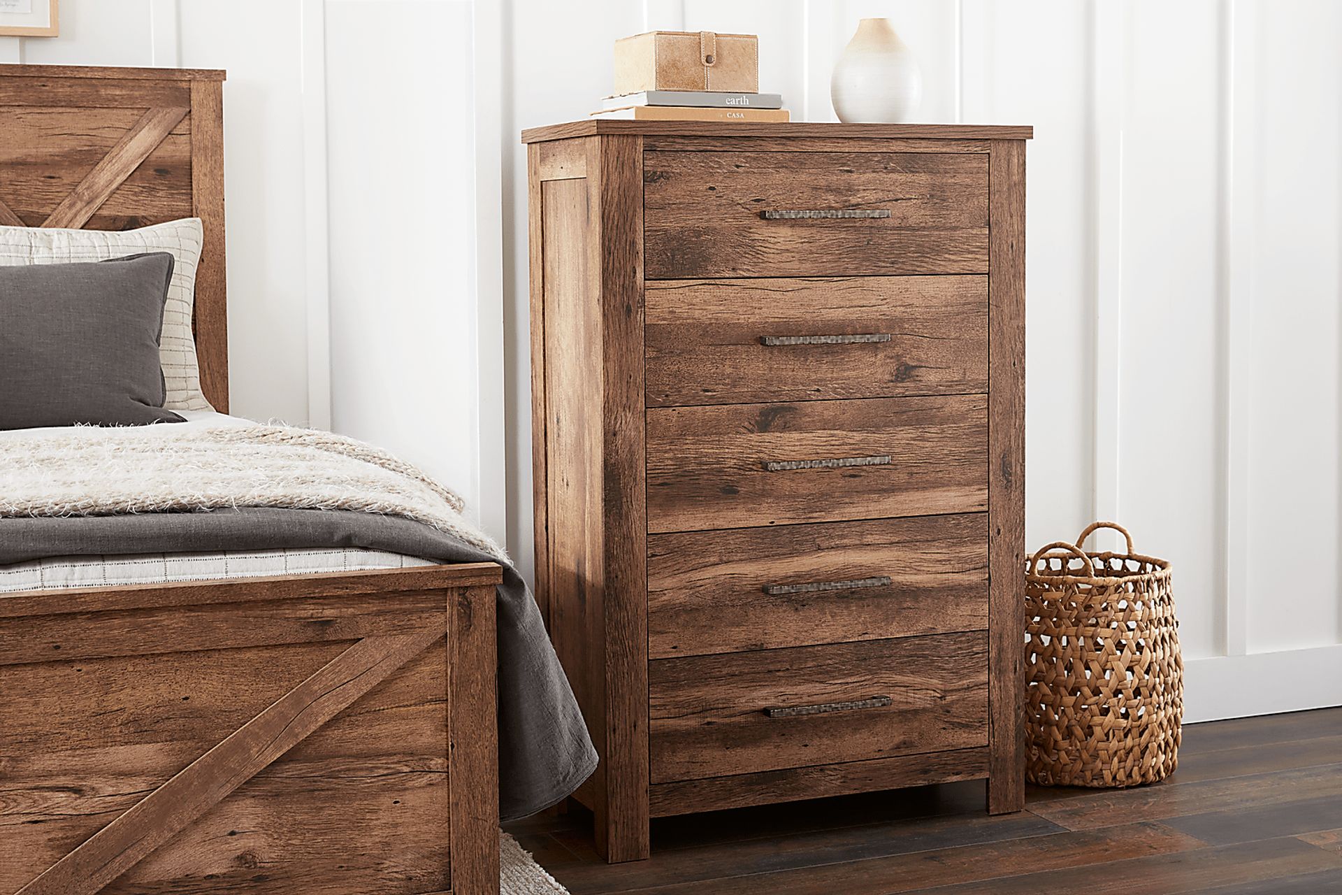 Glen Oaks Brown 5 Pc Queen Panel Bedroom - Image 7