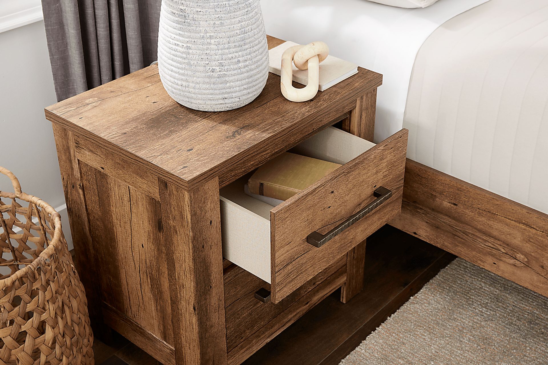 Glen Oaks Brown 5 Pc Queen Panel Bedroom - Image 9