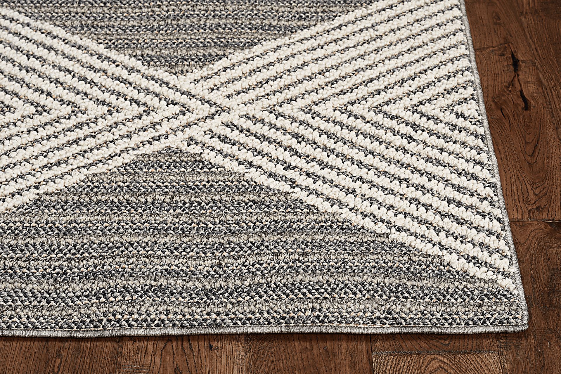 Glenavon Gray 6'7 x 9'4 Indoor/Outdoor Rug - Image 3