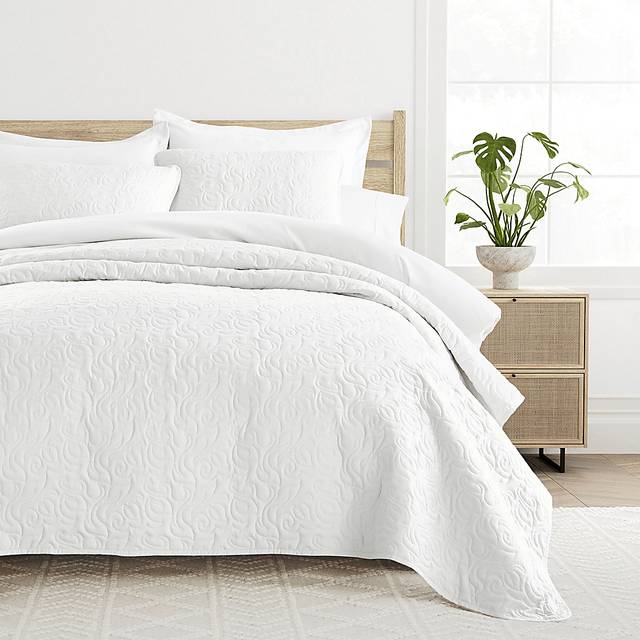 Goldhorn White 3 Pc King Quilt Set - Thumbnail - Image 3