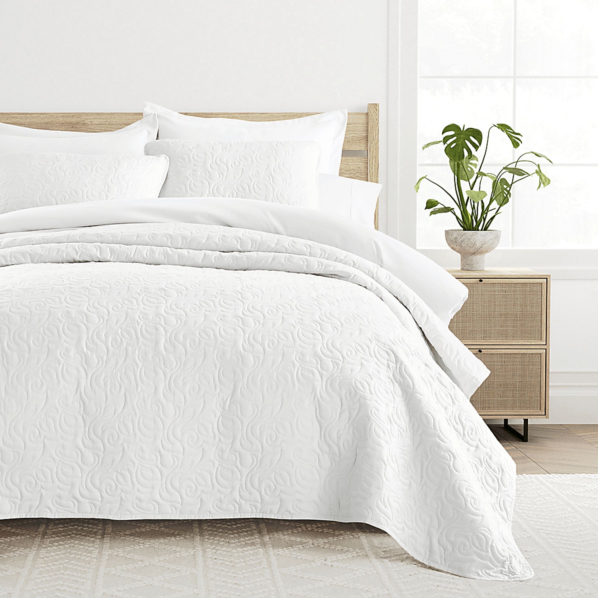 Goldhorn White 3 Pc Queen Quilt Set - Image 3