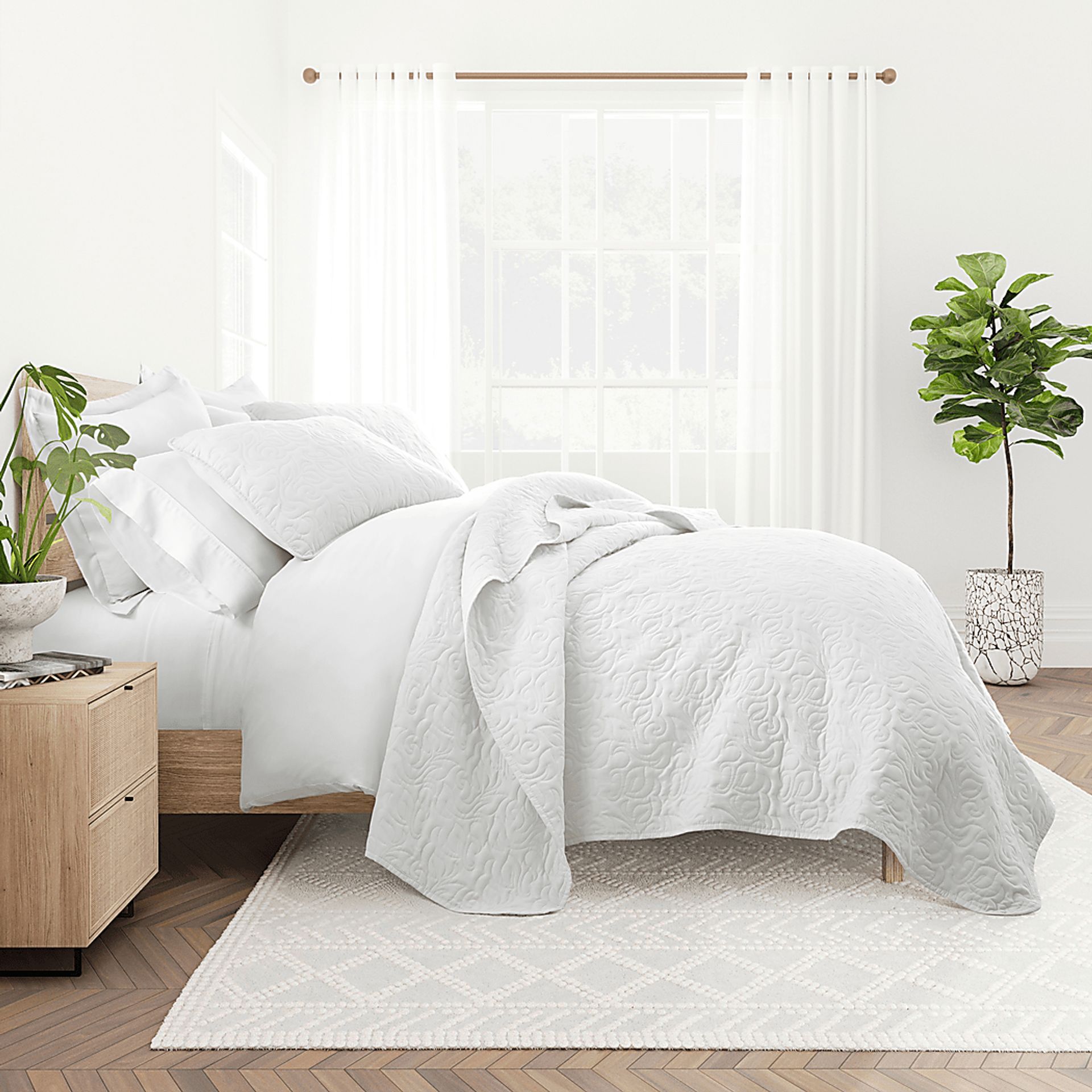 Goldhorn White 3 Pc Queen Quilt Set - Image 4