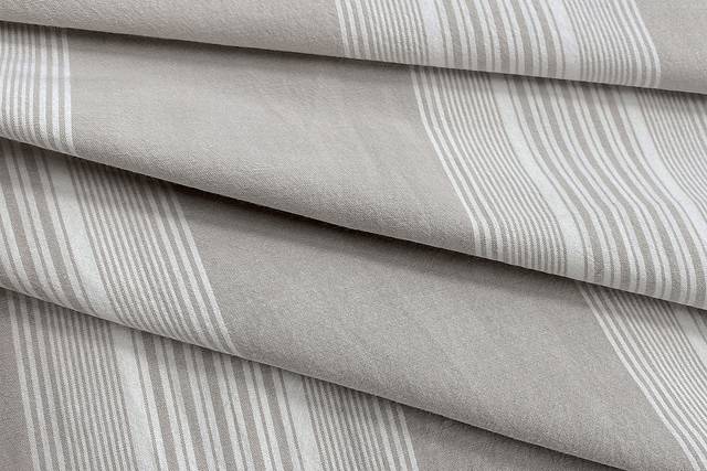 Graegle Gray Ivory 3 Pc King Comforter Set - Thumbnail - Image 3