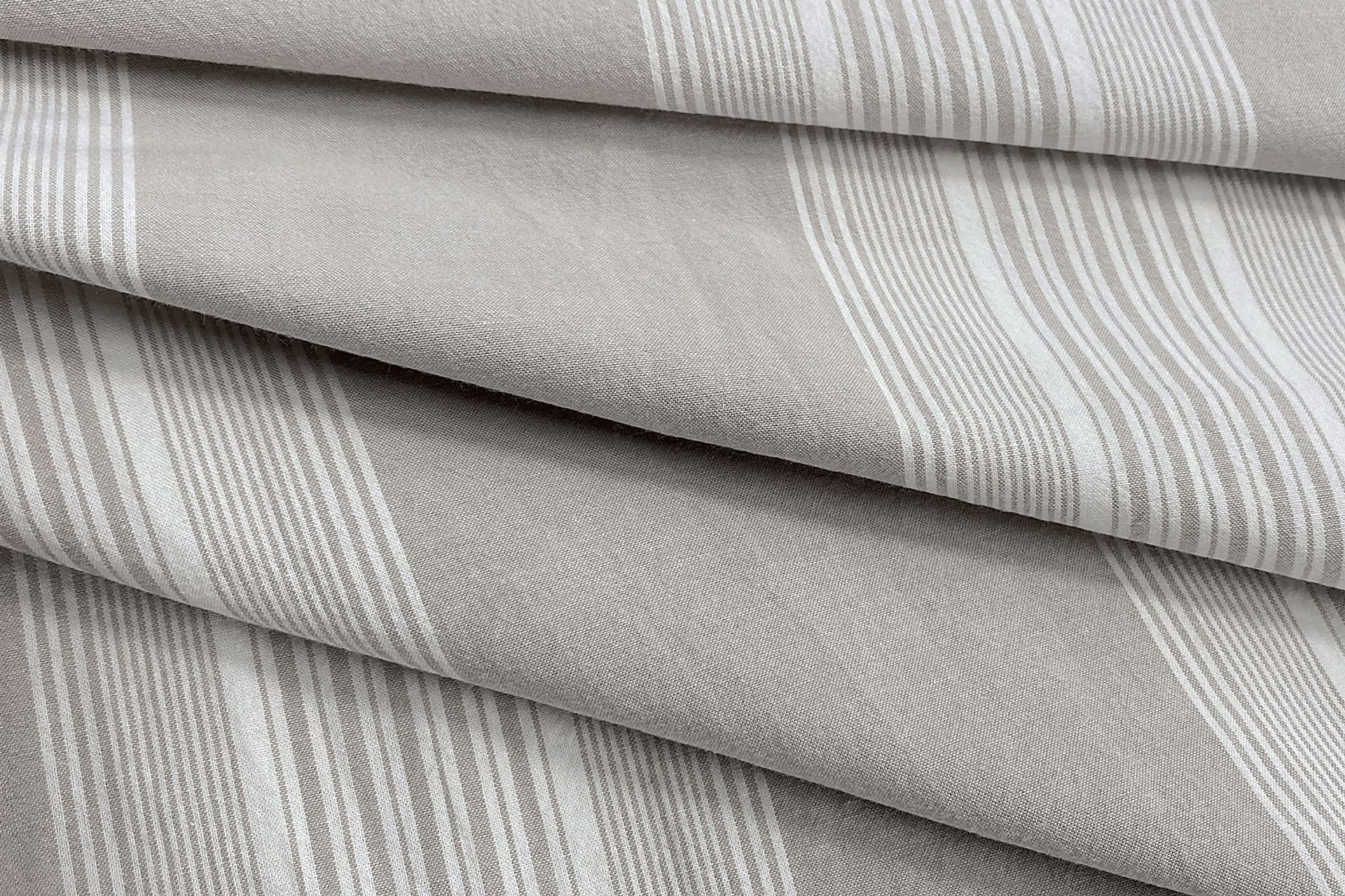 Graegle Gray Ivory 3 Pc King Comforter Set - Image 3