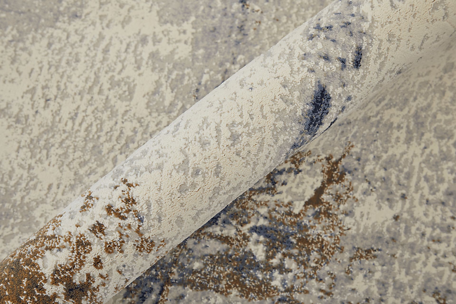 Grafchill Ivory 3'10 x 6' Rug - Image 5