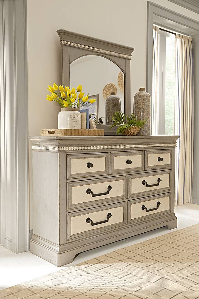Granbury Gray 5 Pc Queen Panel Bedroom - Thumbnail - Image 5