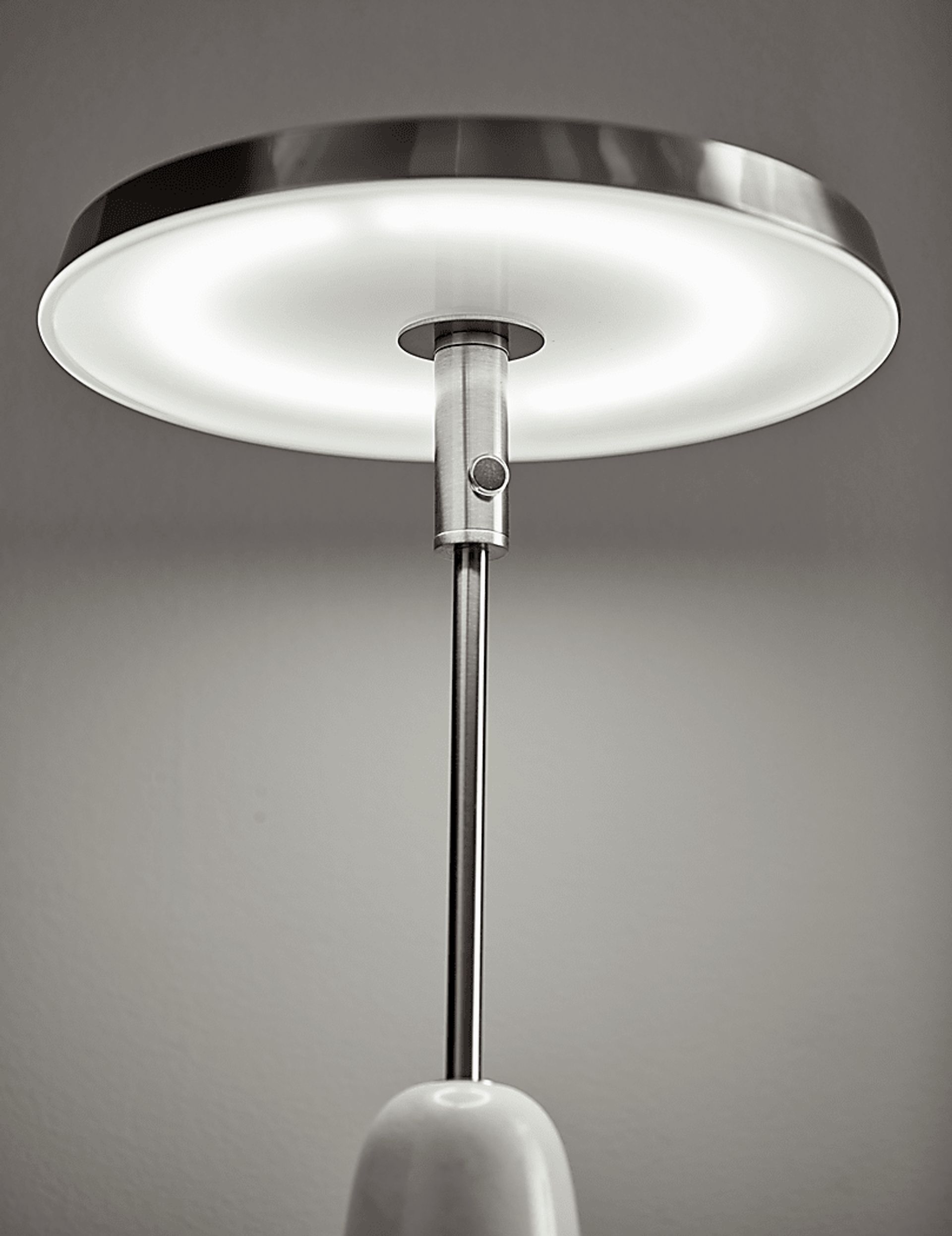 Greenwalt Gray Lamp - Image 4