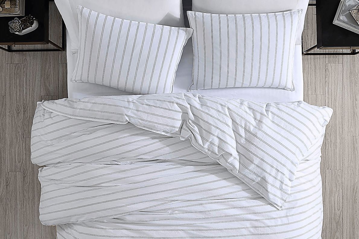 Griffian White 3 Pc King Comforter Set