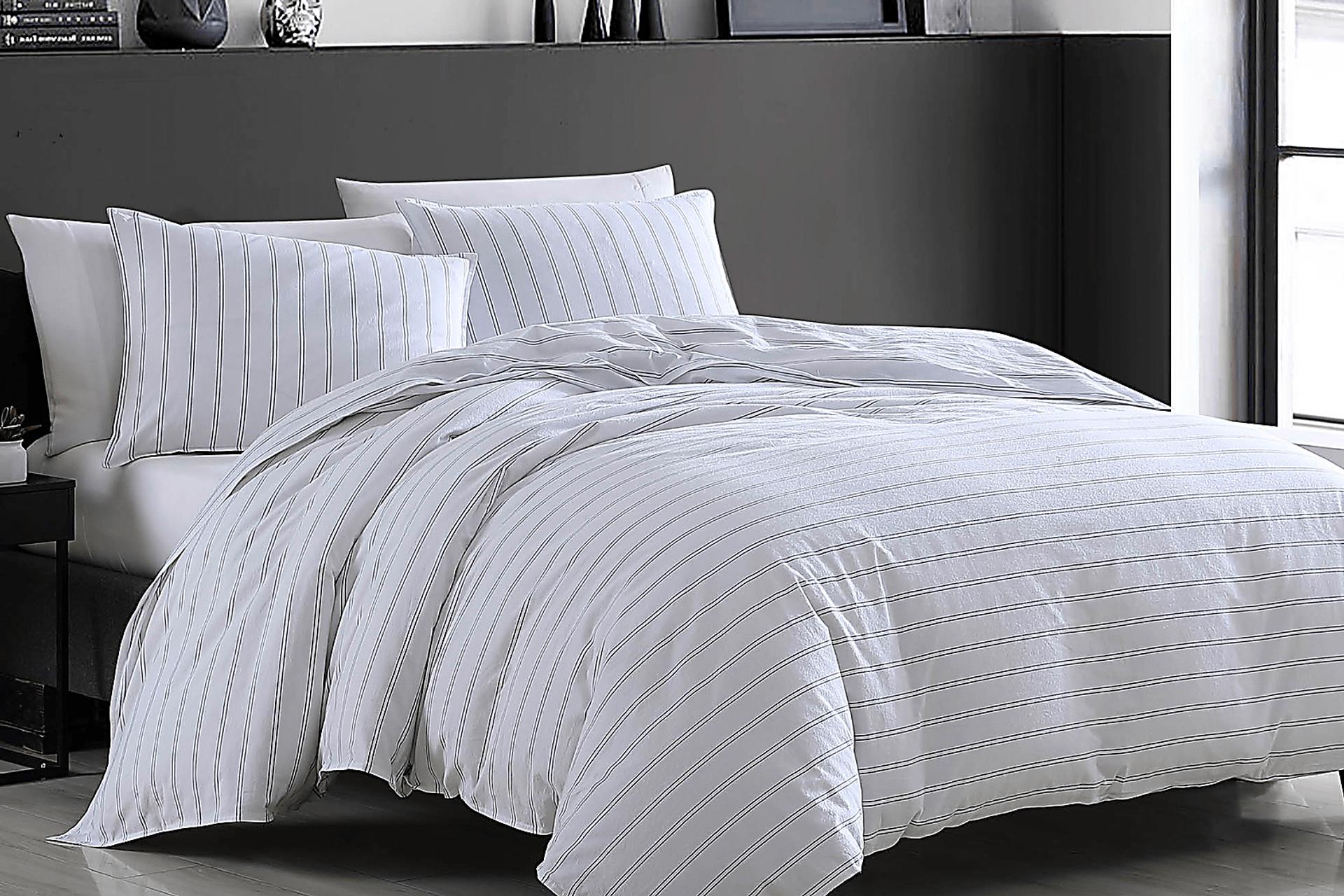 Griffian White 3 Pc Queen Comforter Set
