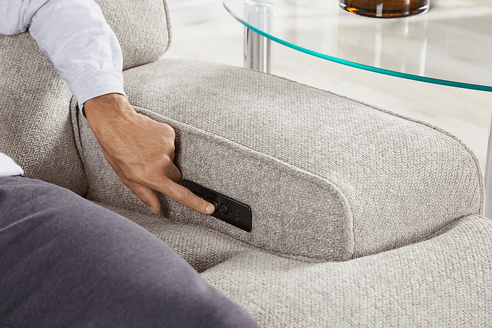 Hadley Park Beige 3 Pc Dual Power Reclining Sectional - Image 5