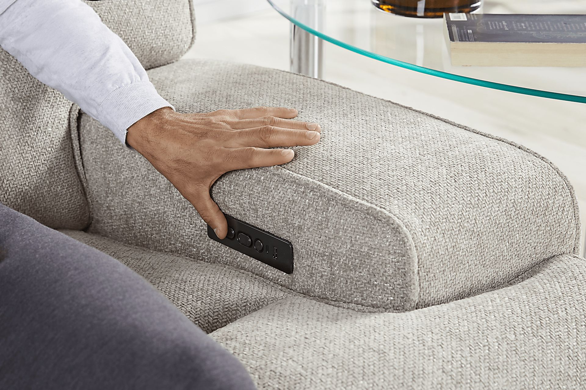 Hadley Park Beige 3 Pc Dual Power Reclining Sectional - Image 6