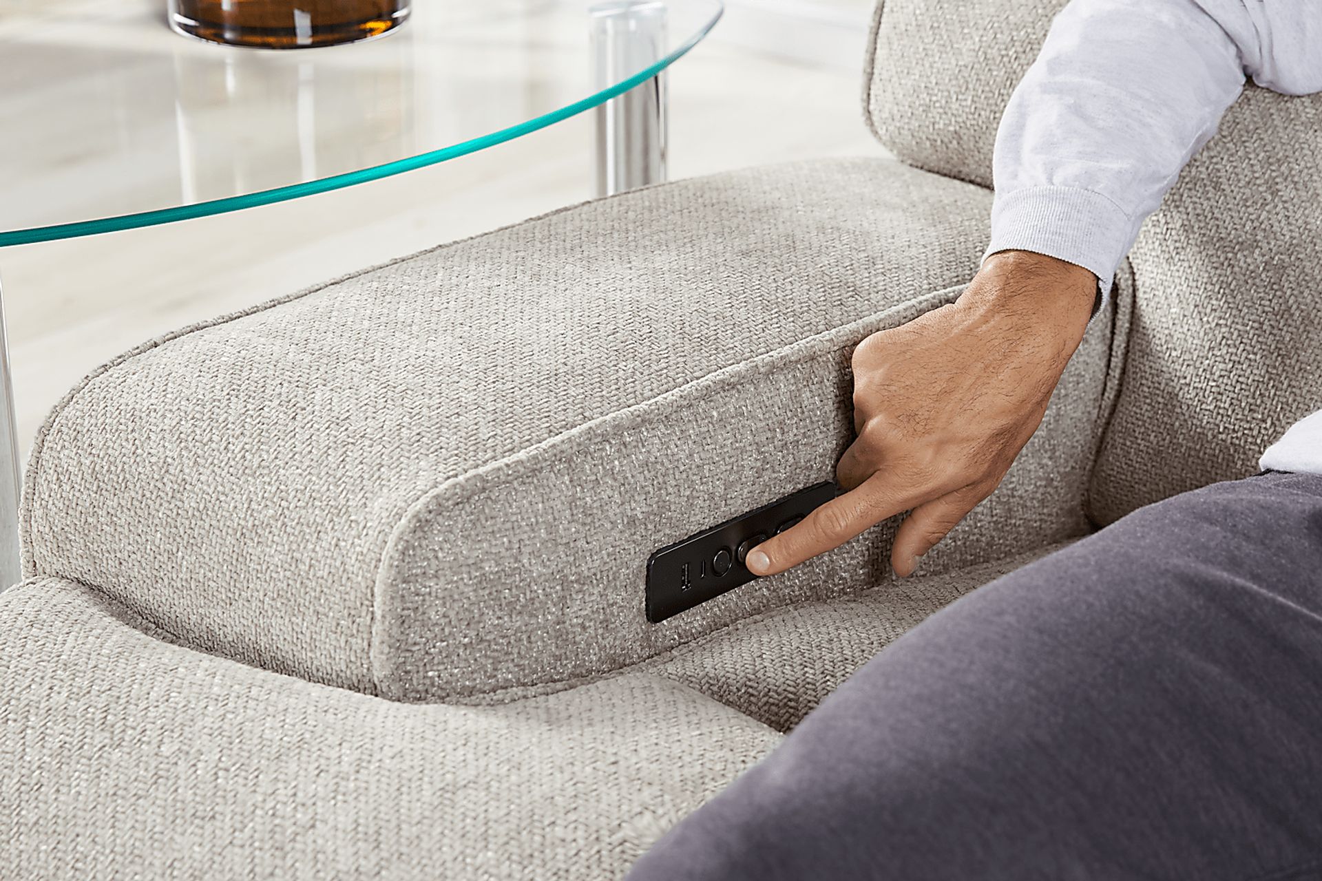 Hadley Park Beige 3 Pc Dual Power Reclining Sectional - Image 5