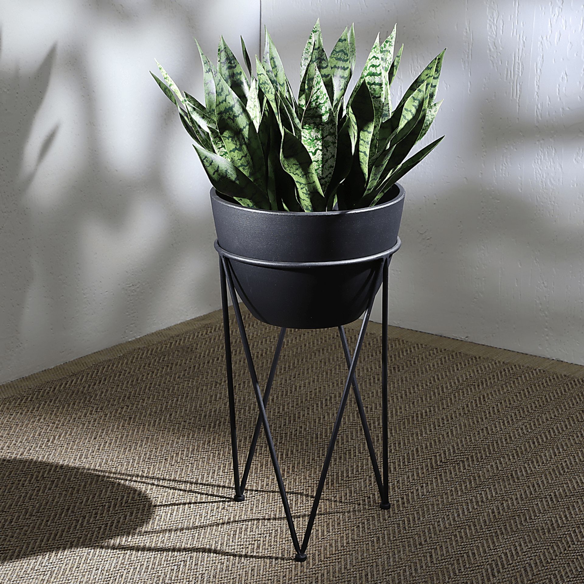 Hagwood Black Planter - Image 2