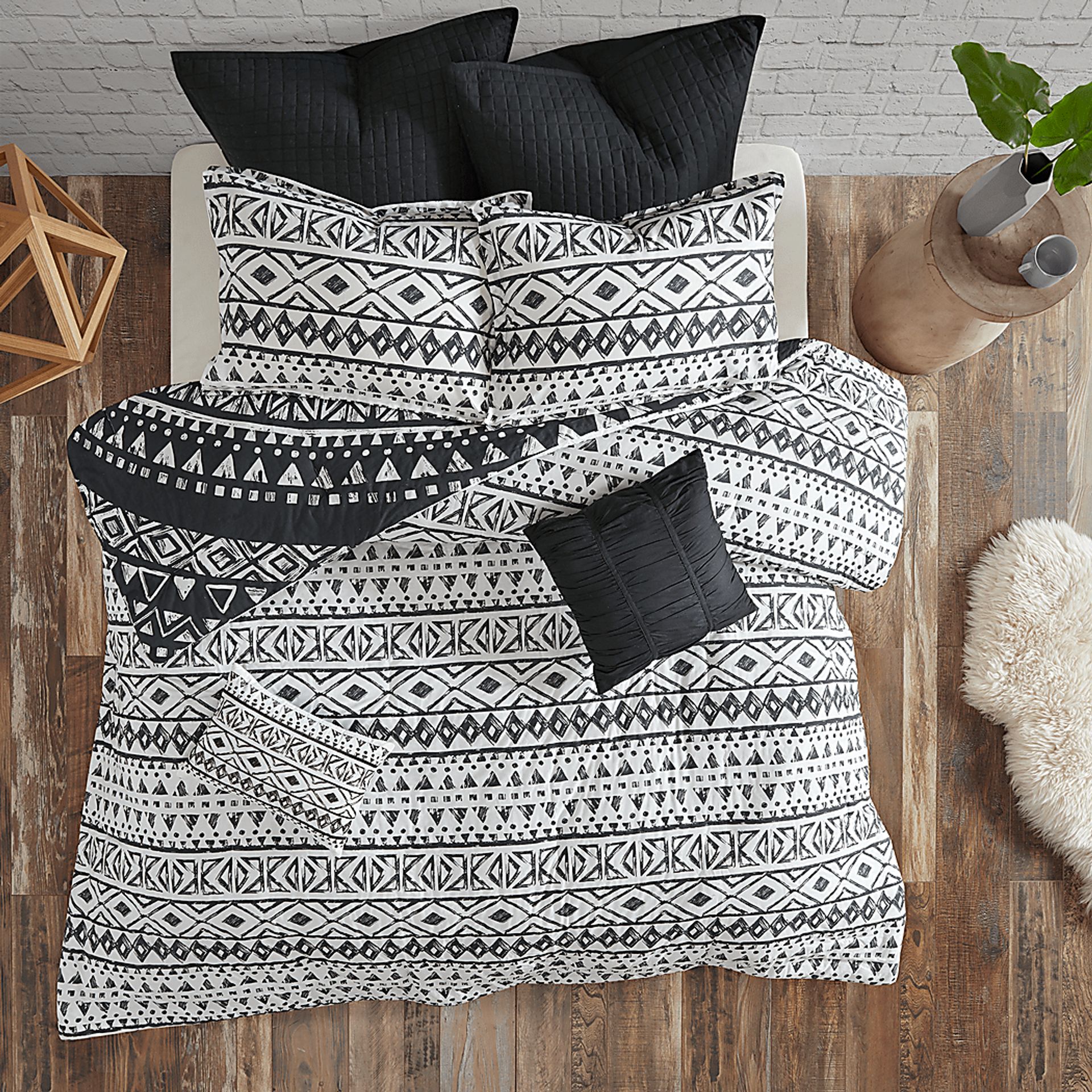 Haisley Black 7 Pc Queen Comforter Set - Image 5