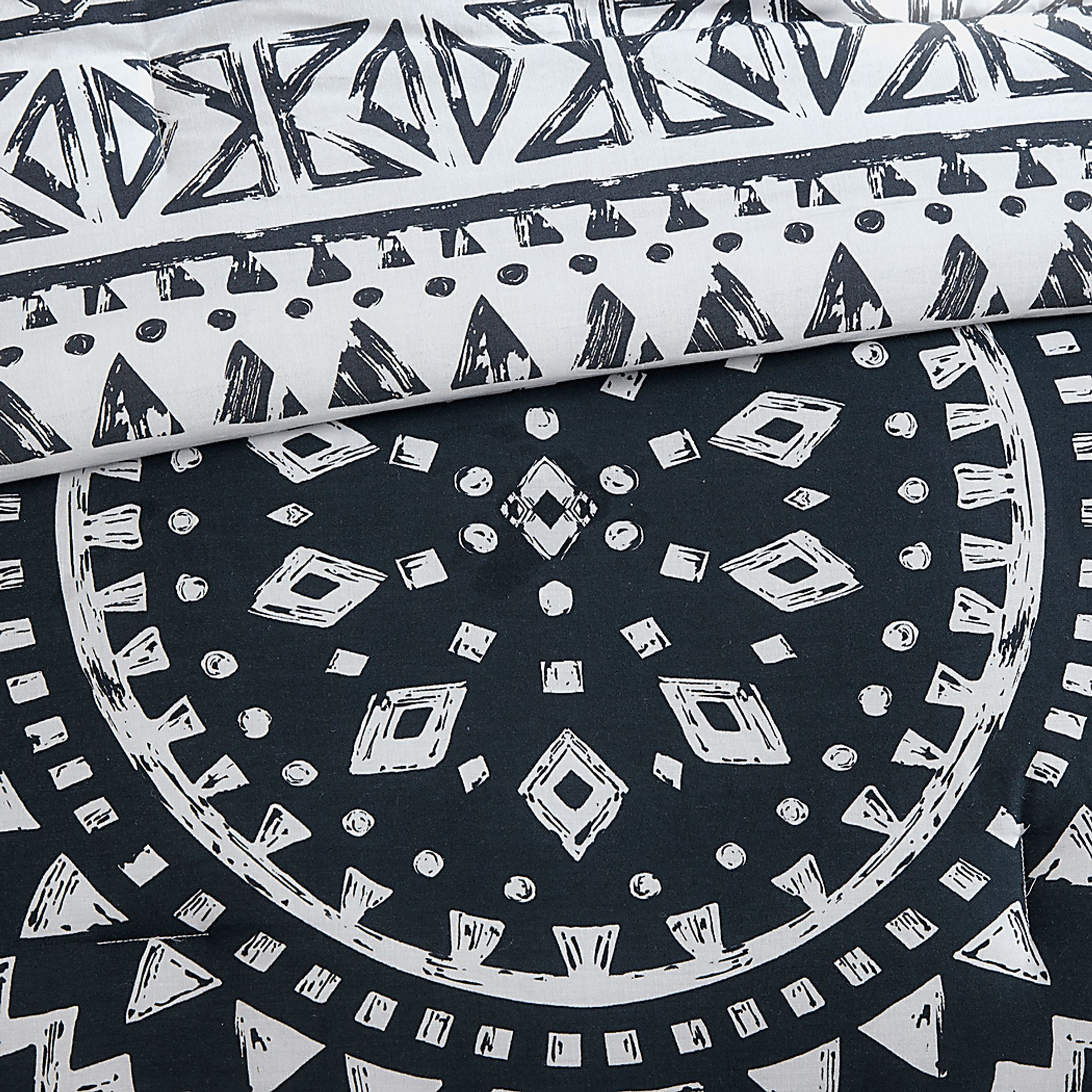 Haisley Black 7 Pc Queen Comforter Set - Image 7