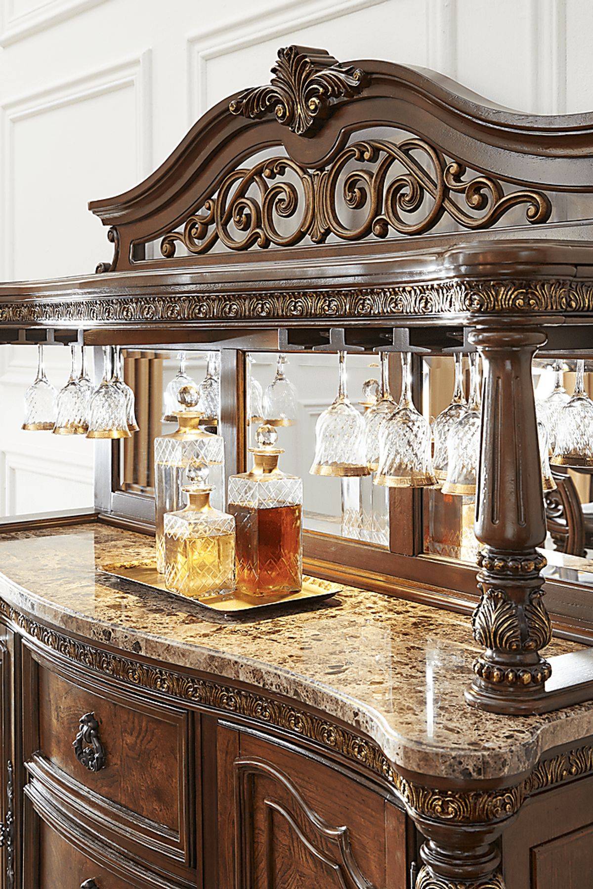 ハヌマーン　2009 World's System Kichen Handly Manor Dark Pecan Wood 2 Pc China Cabinet | Rooms to Go