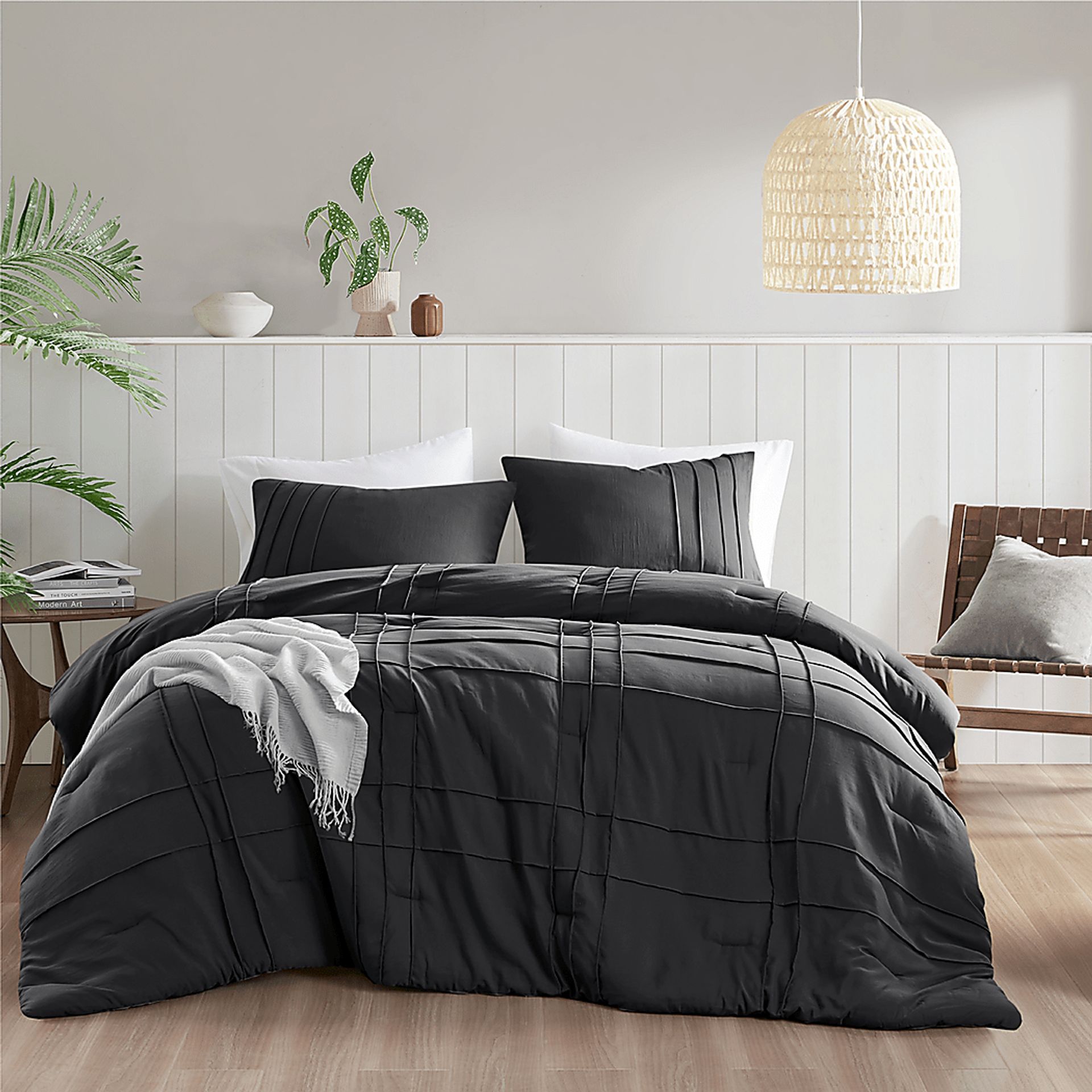 Hanleyea Black Queen 3 Pc Comforter Set - Image 2