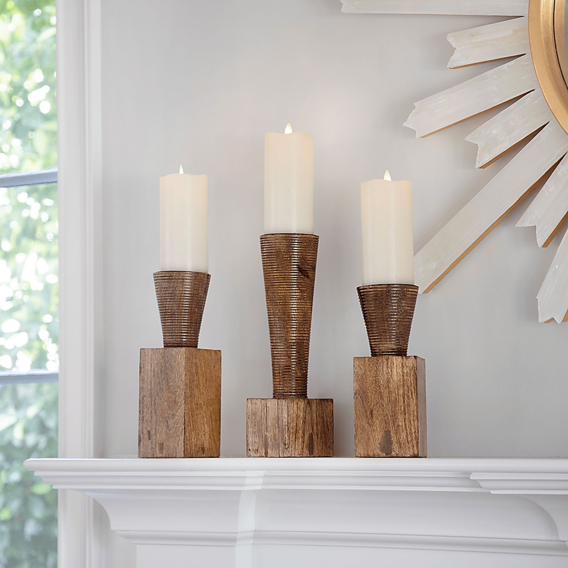 Hanloe Brown Candle Holder - Image 2