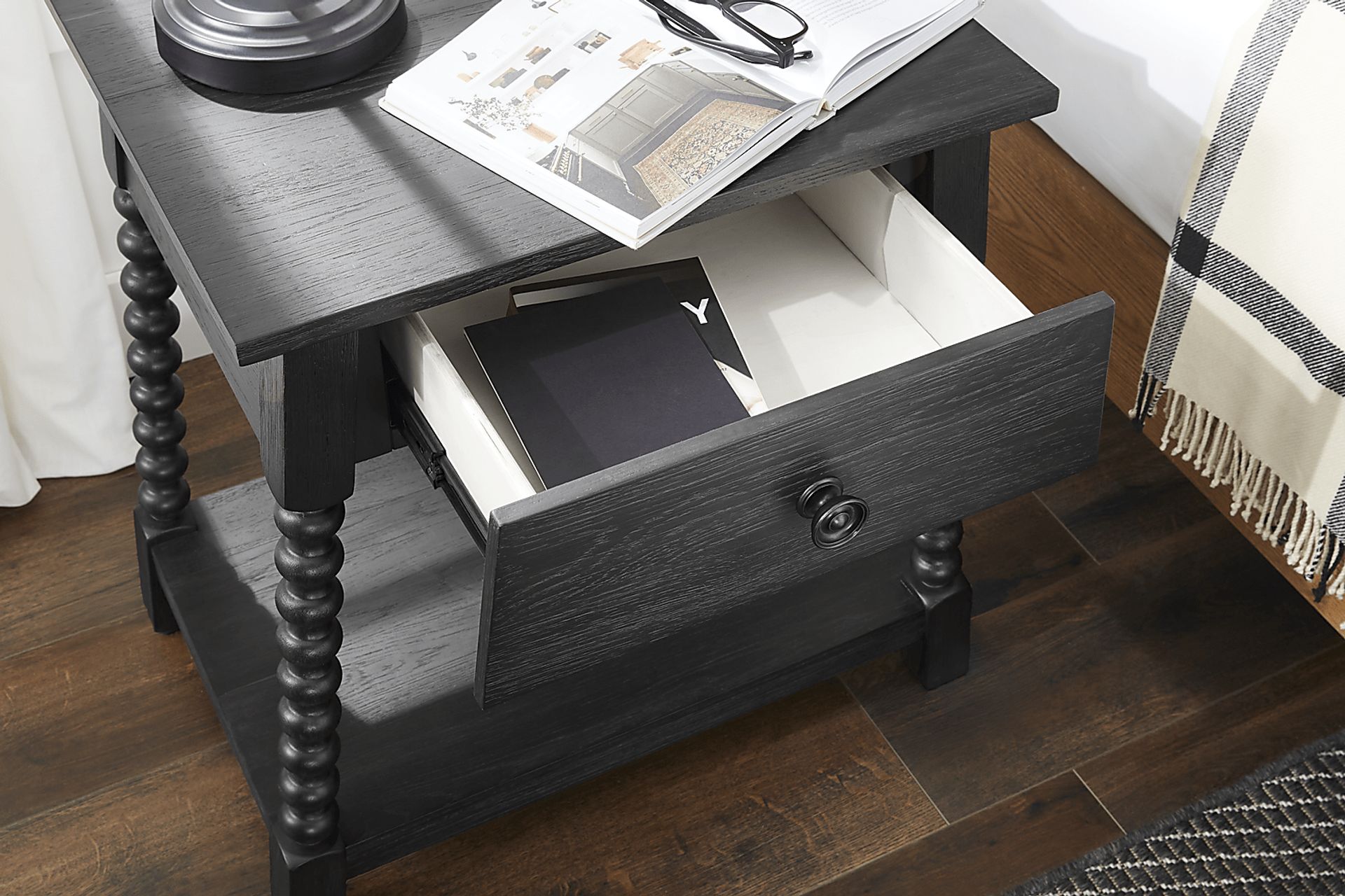 Hargrove Black Black,Colors Spindal Nightstand | Rooms to Go