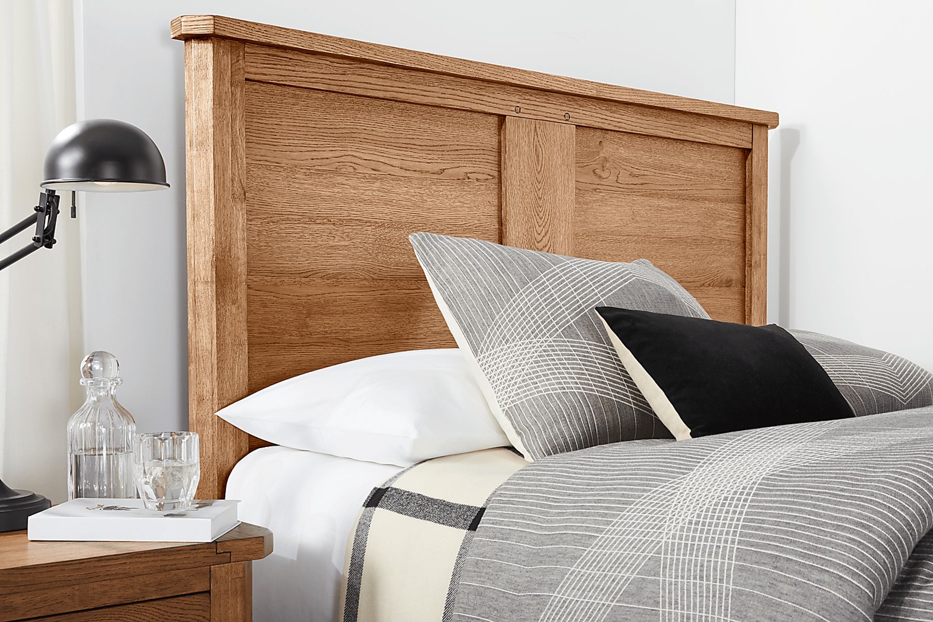 Hargrove Light Oak 5 Pc Queen Panel Bedroom - Image 3