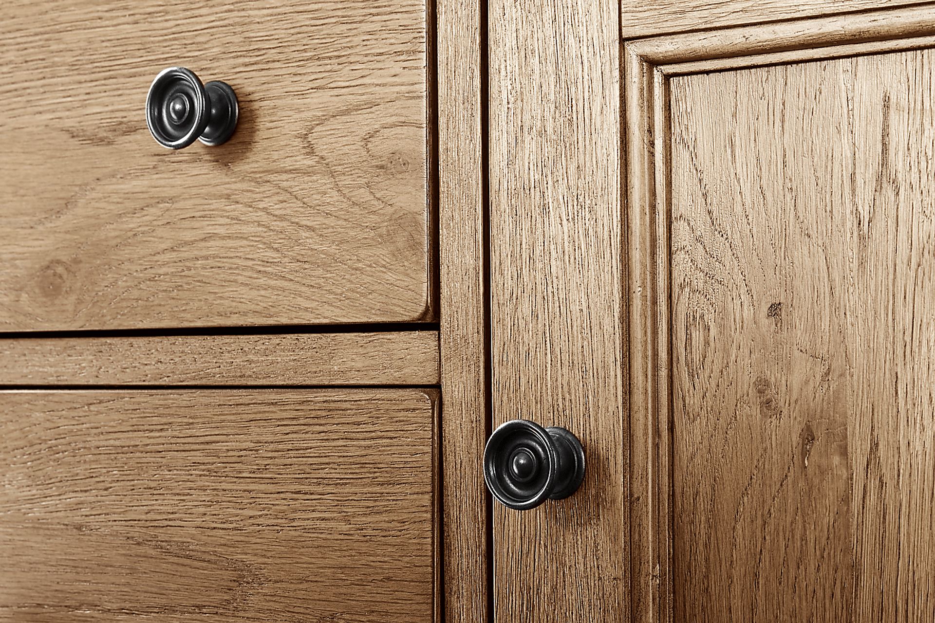 Hargrove Light Oak 7 Pc King Panel Bedroom - Image 10