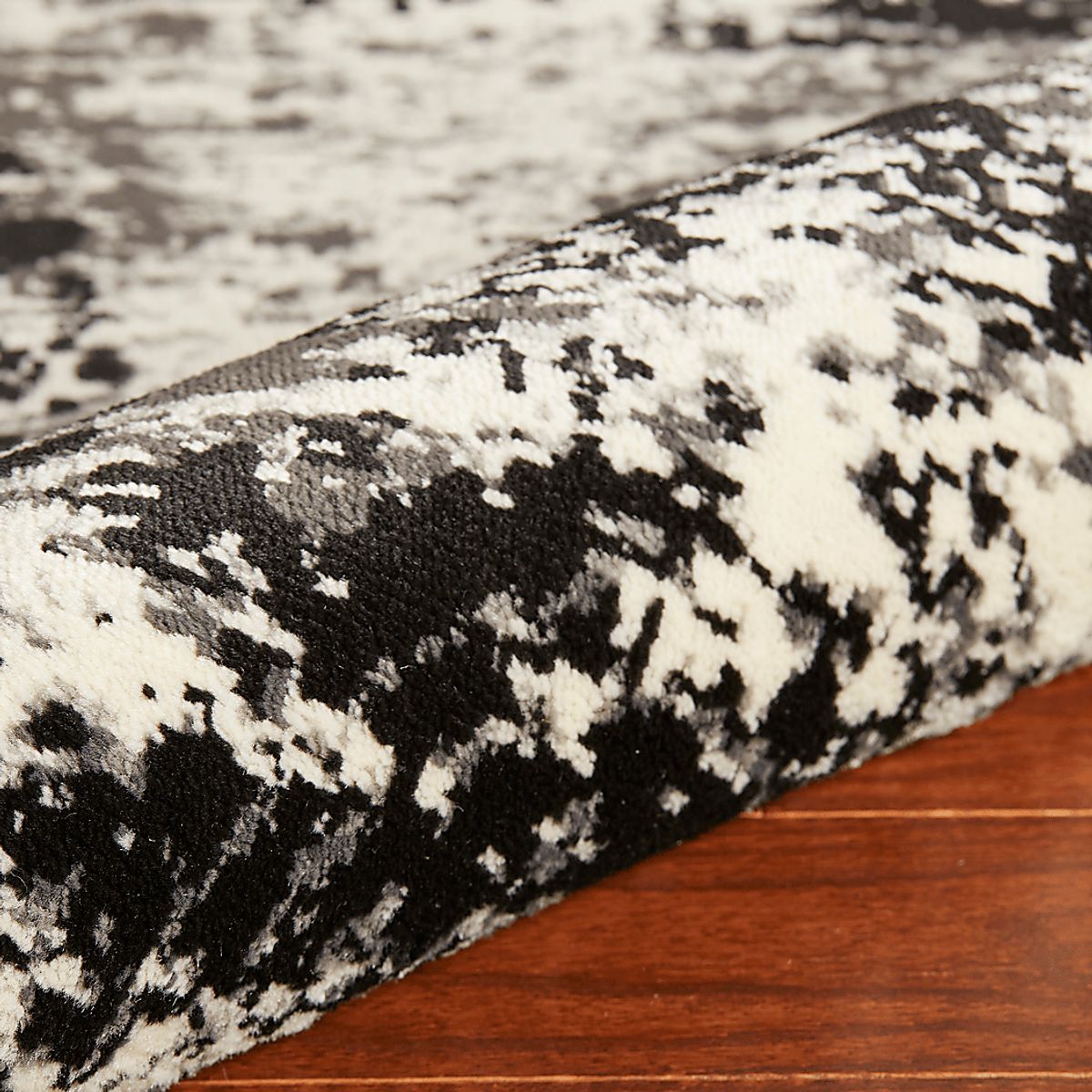Harlowens Black Rug | Rooms to Go