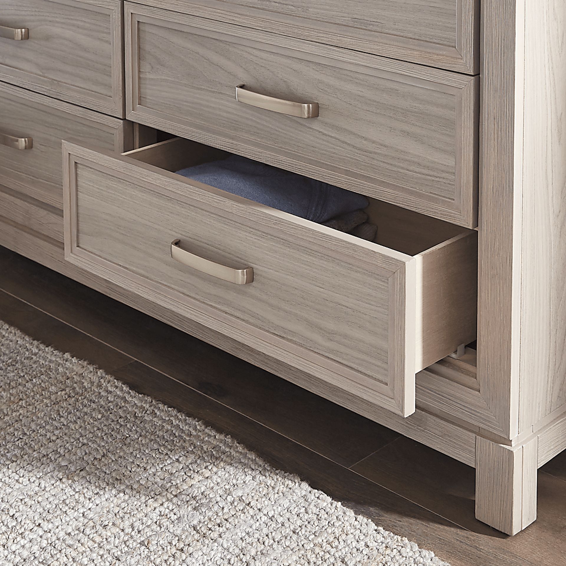 Hartney Mill Gray 5 Pc Queen Bedroom - Image 6