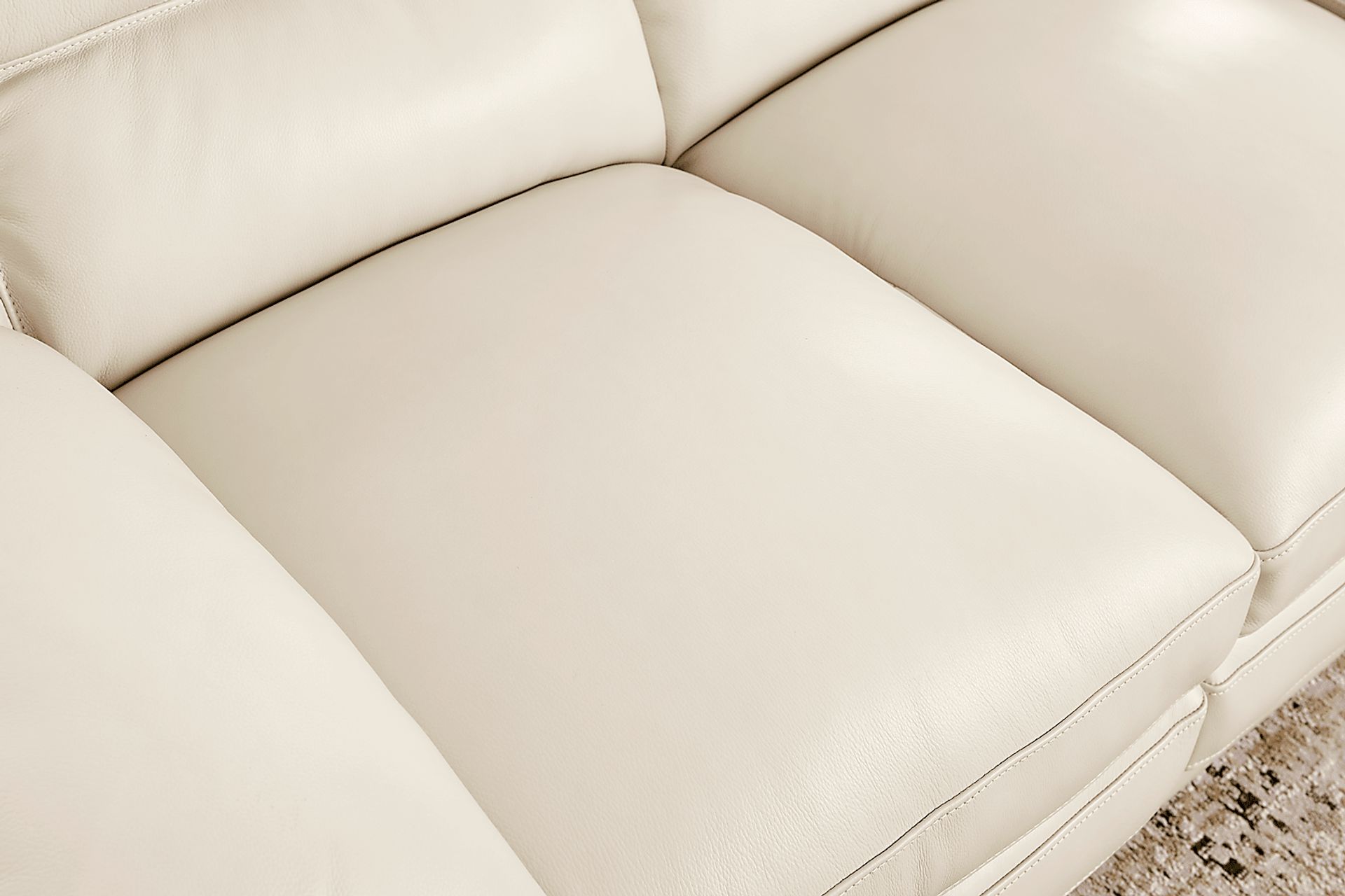 Hayworth Cream Leather Loveseat - Image 5