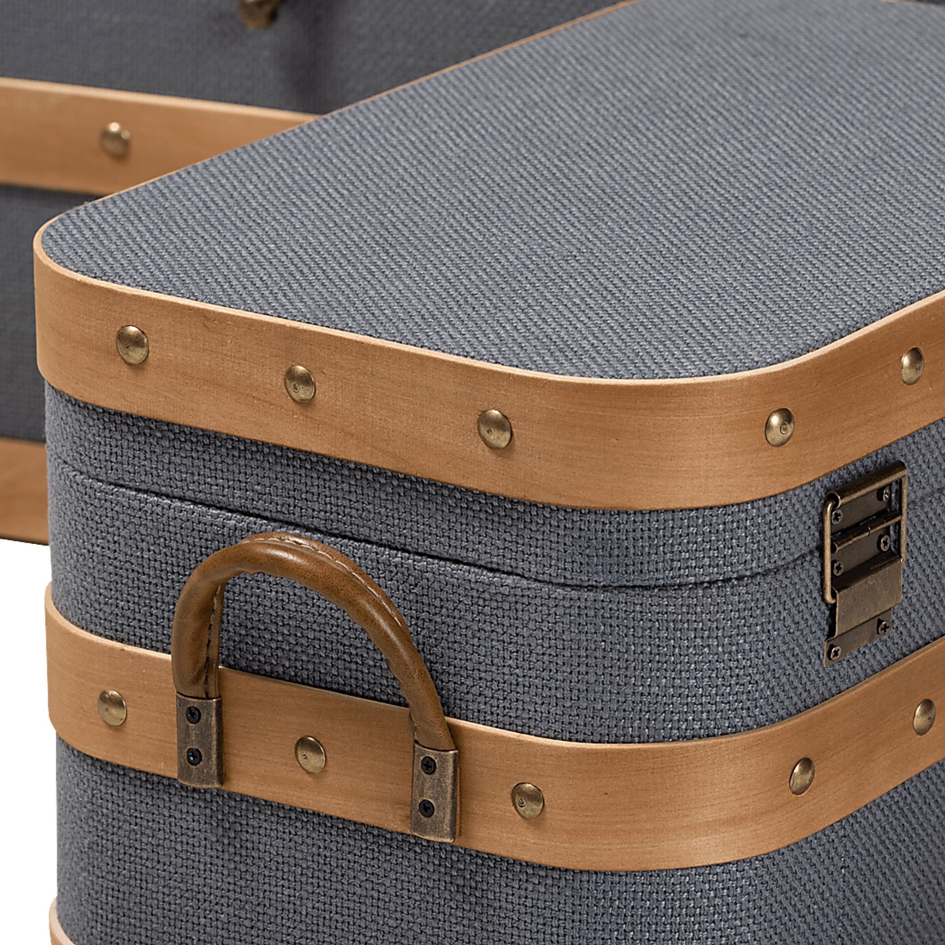 Hazeldell Gray 3 Pc Trunk Set - Image 4
