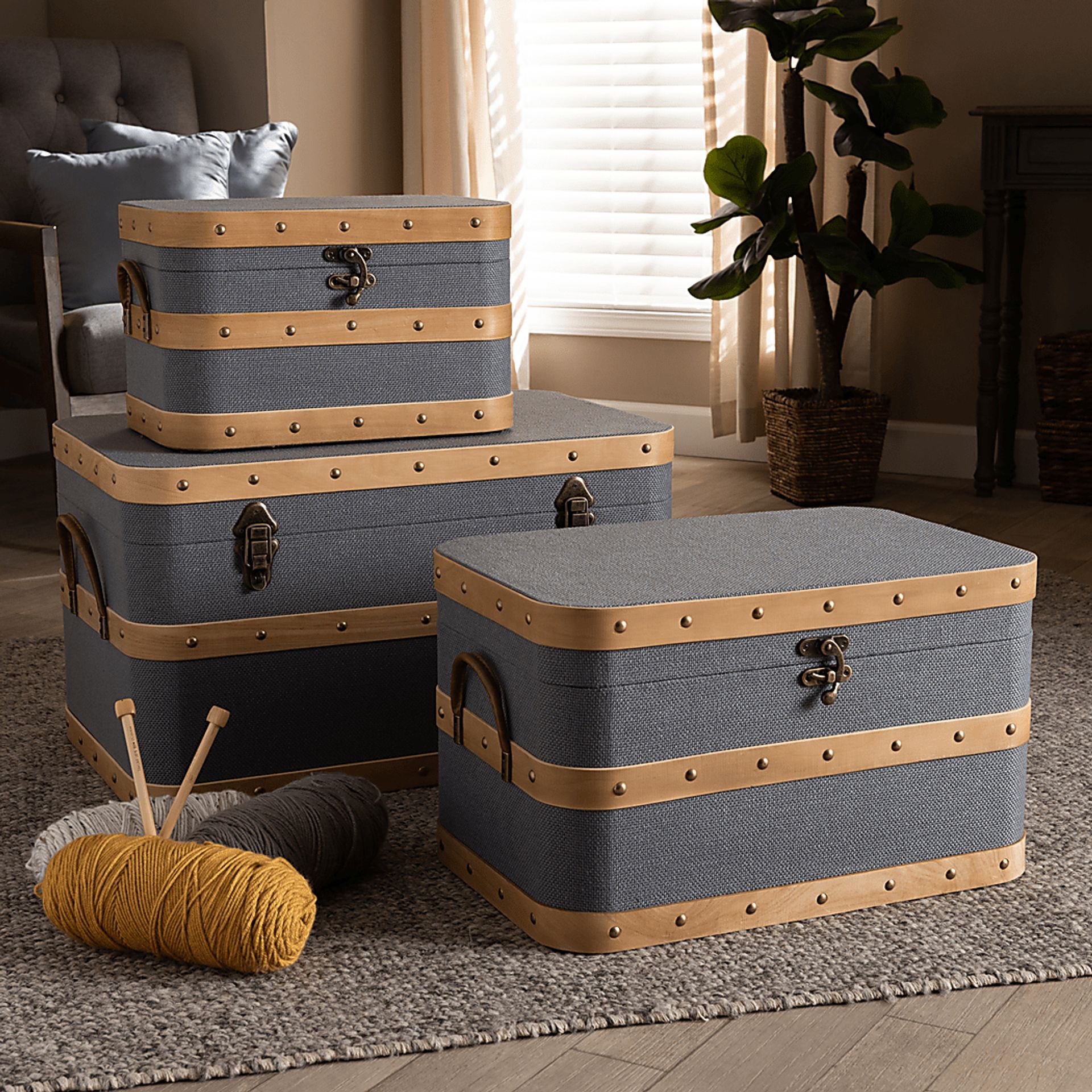 Hazeldell Gray 3 Pc Trunk Set - Image 5