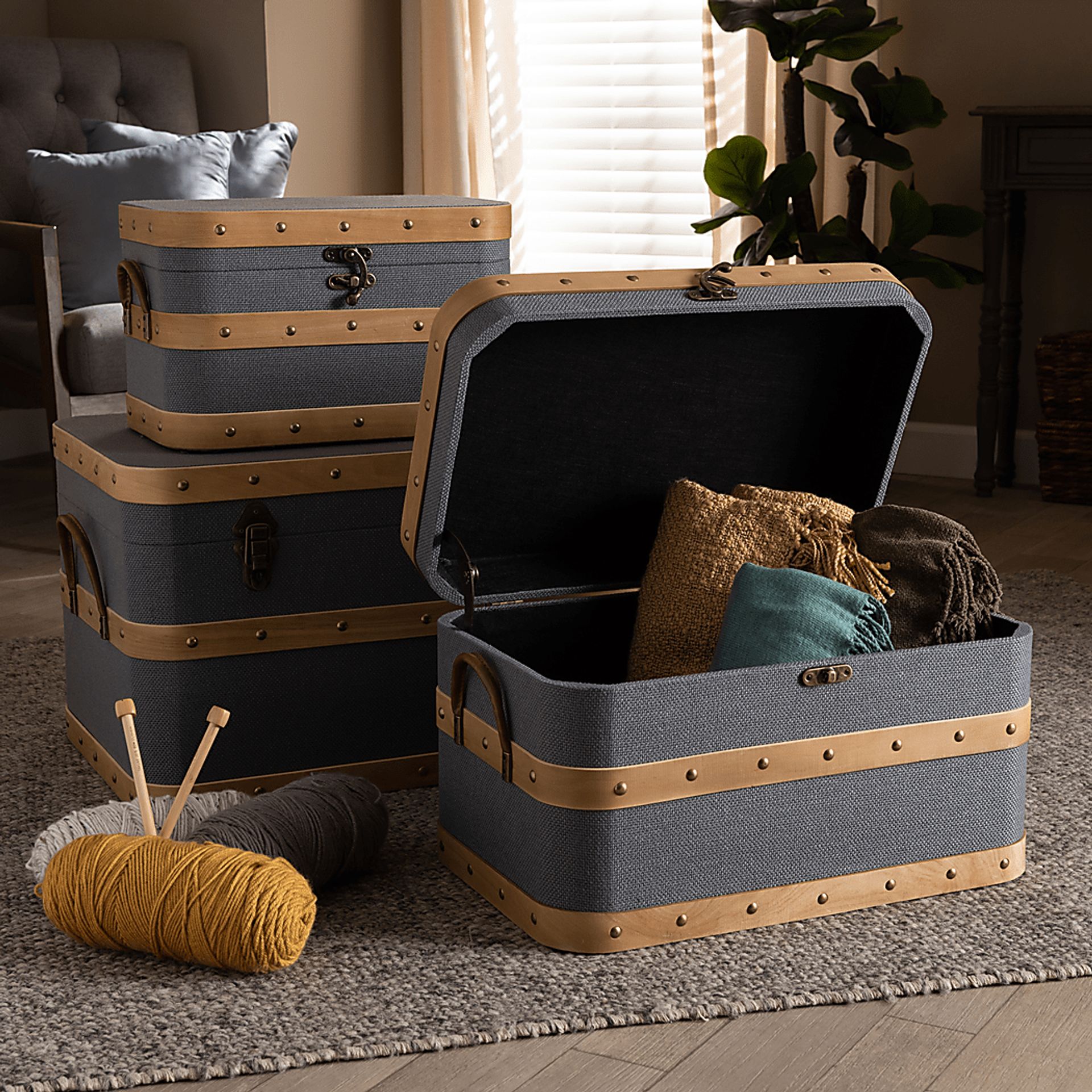 Hazeldell Gray 3 Pc Trunk Set - Image 6