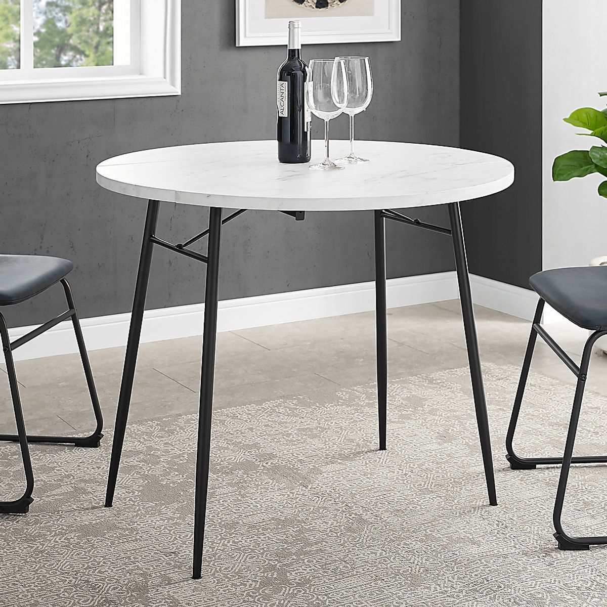 Heartstill White Colors,White Dining Table | Rooms to Go