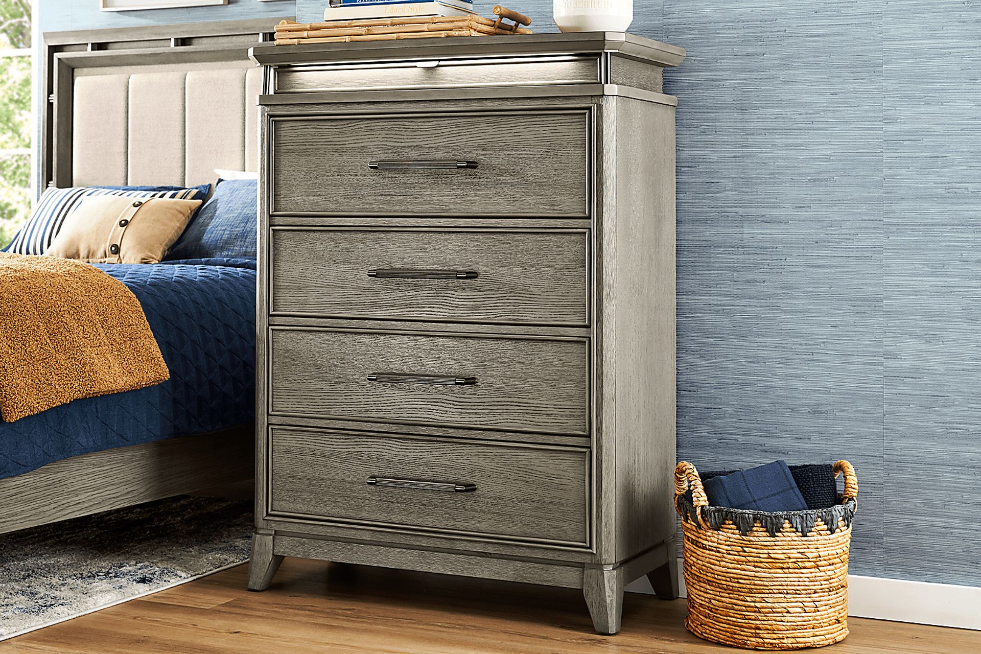 Heiress Gray 5 Pc Queen Upholstered Bedroom - Image 6
