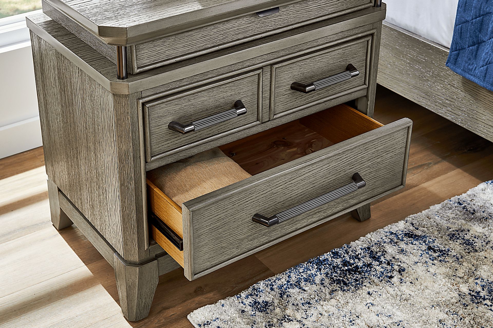 Heiress Gray 5 Pc Queen Upholstered Bedroom - Image 10