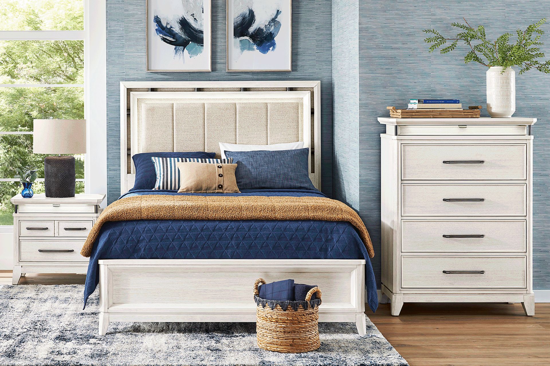 Heiress White 5 Pc Queen Upholstered Bedroom - Image 1