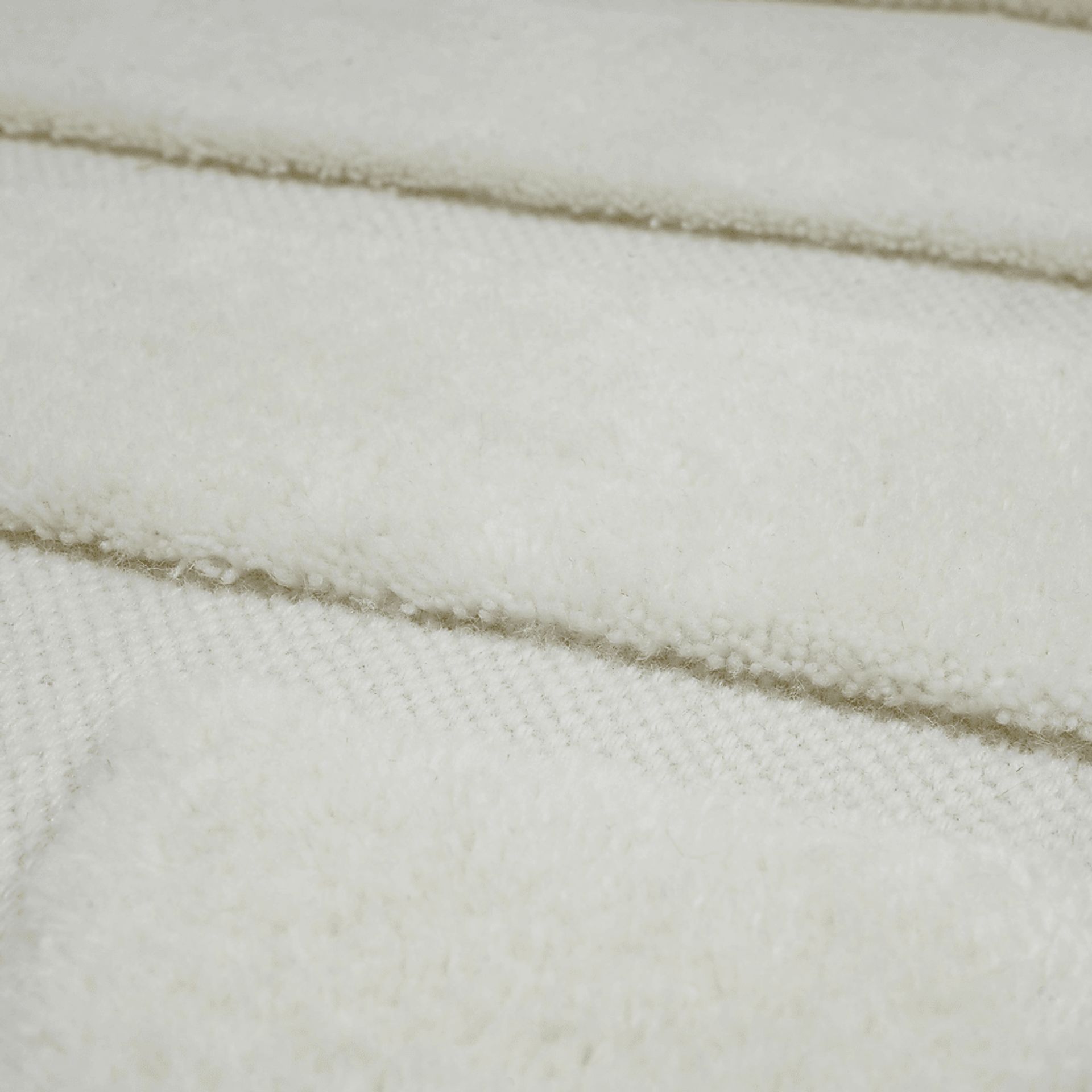 Hemdale White 8' x 10' Rug - Image 3