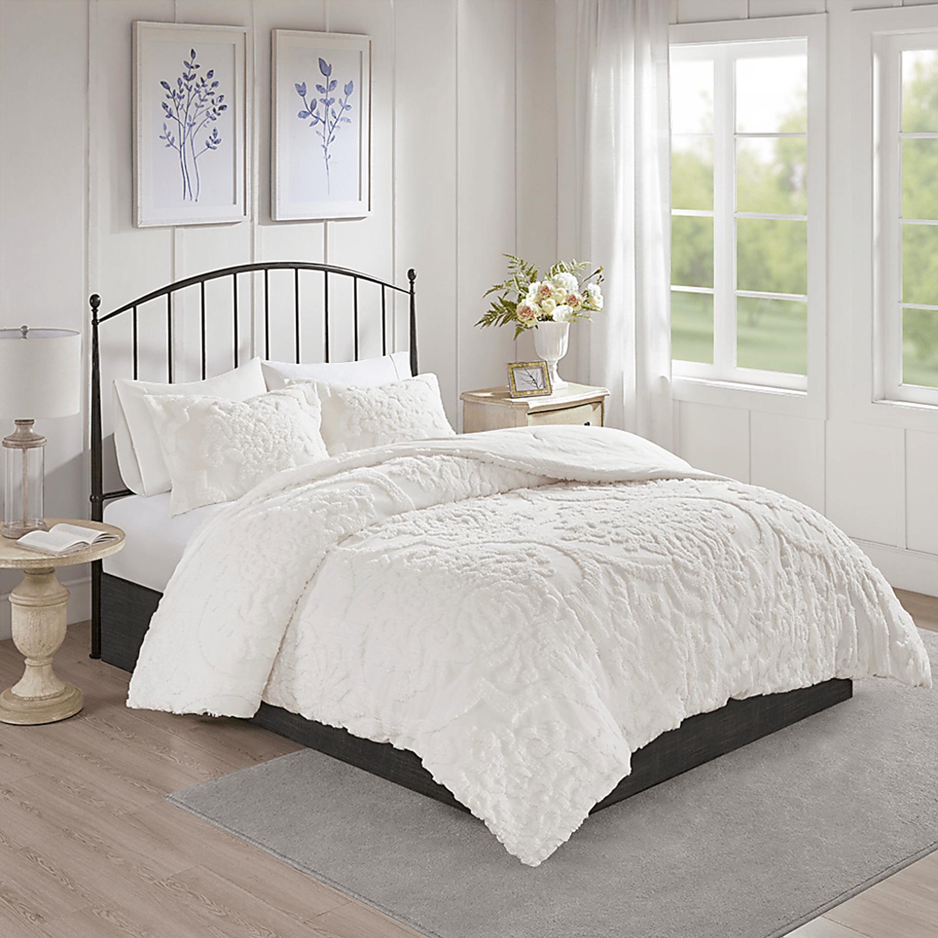 Hendee White 3 Pc King/California King Comforter Set