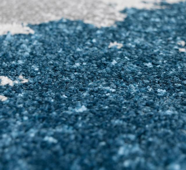 CosmoLiving By Cosmopolitan Hermon Silver 5' x 7' Rug - Thumbnail - Image 2