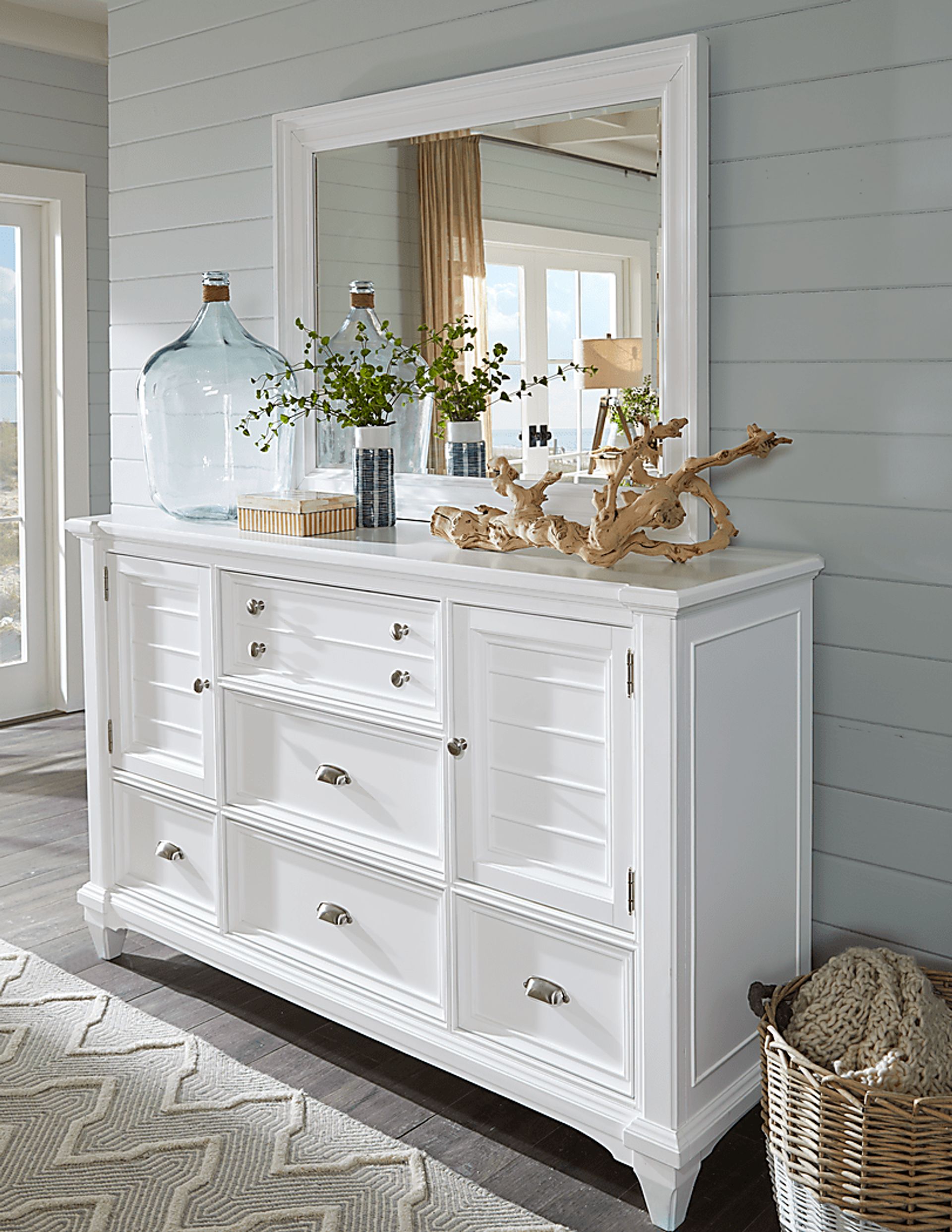Hilton Head White 5 Pc King Panel Bedroom - Image 6
