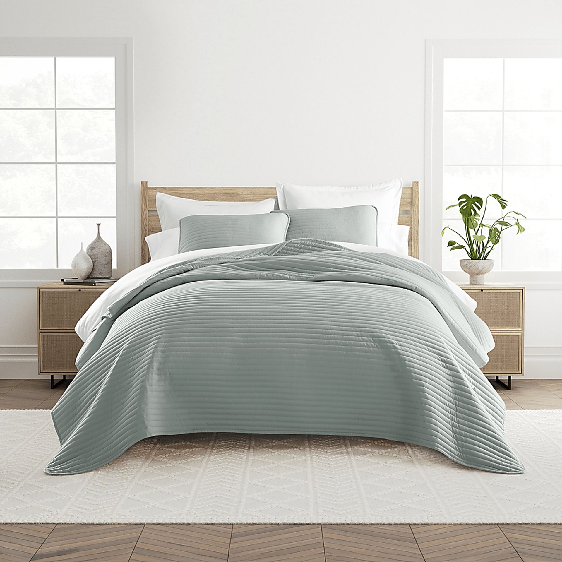 Honeybell Green 3 Pc Queen Quilt Set - Image 1
