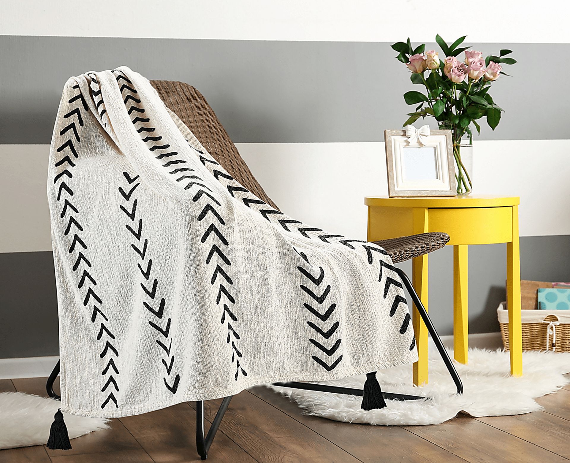 Hookstone II Black Throw Blanket - Image 2