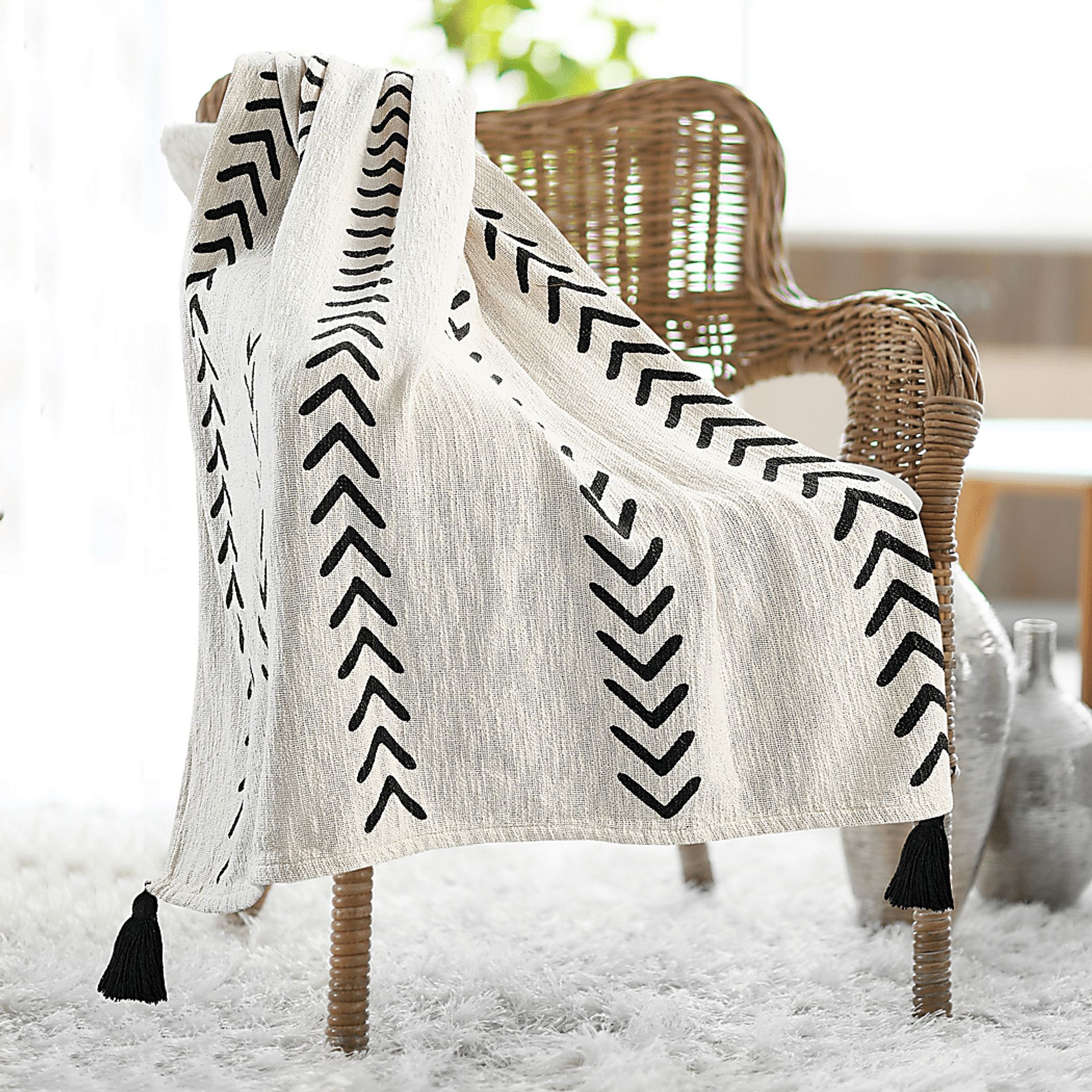 Hookstone II Black Throw Blanket - Image 8