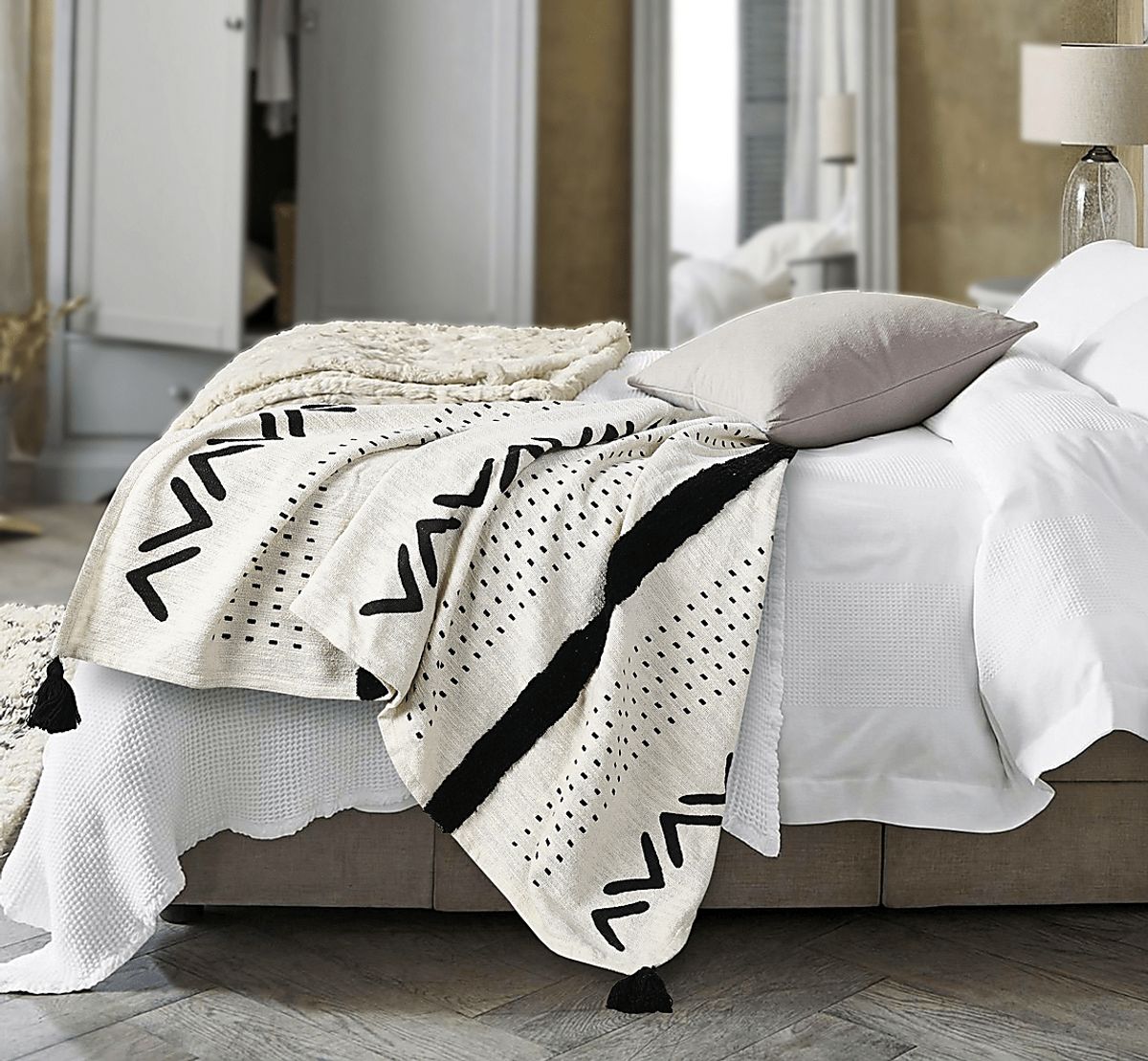 Hookstone IV Black,White Throw Blanket | Rooms to Go