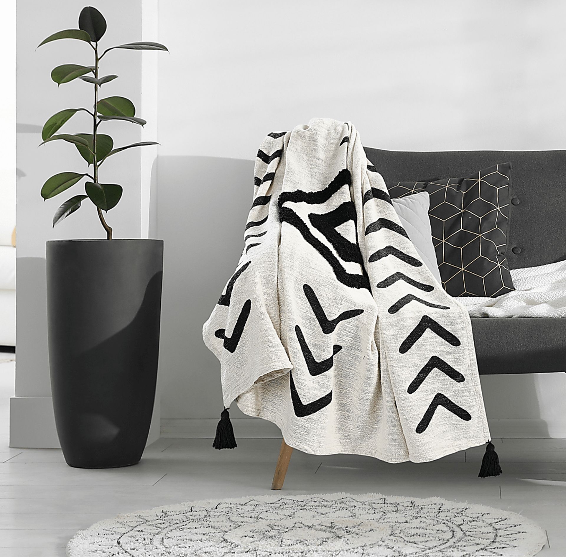 Hookstone V Black Throw Blanket - Image 9