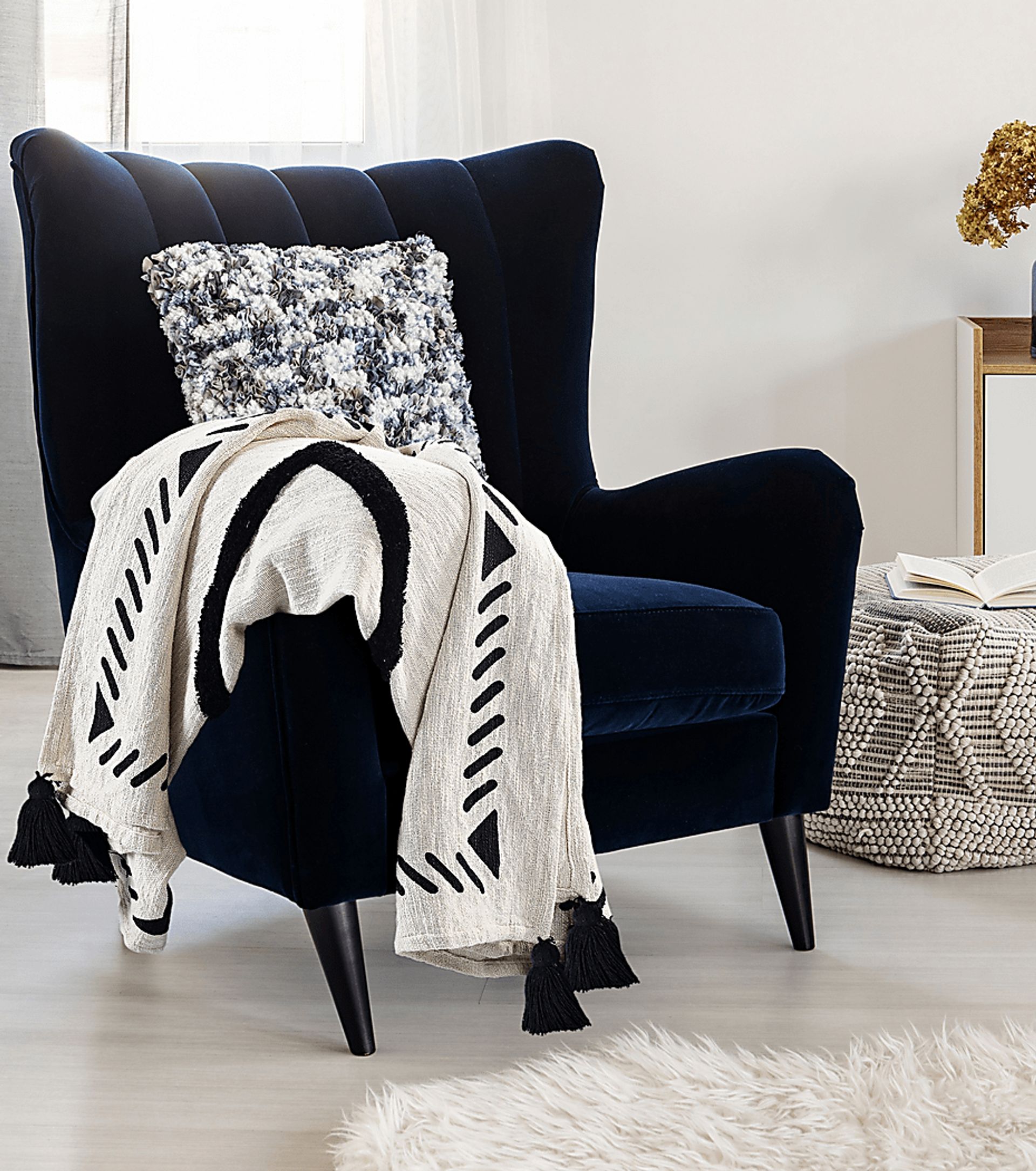 Hookstone VI Black Throw Blanket - Image 9