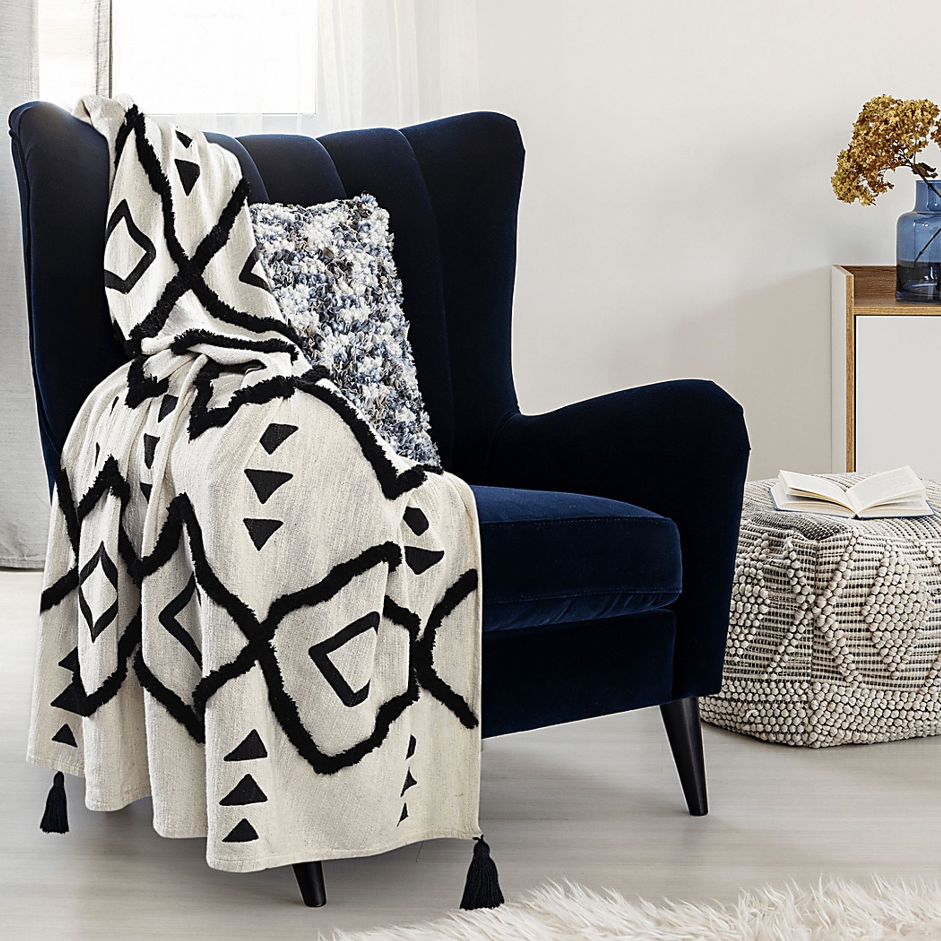 Hookstone VIII Black Throw Blanket - Image 8