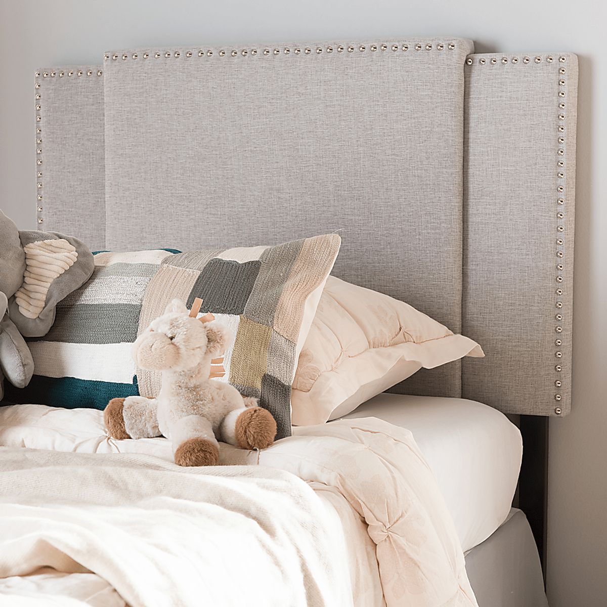 Howry Twin/Full Headboard | Rooms to Go