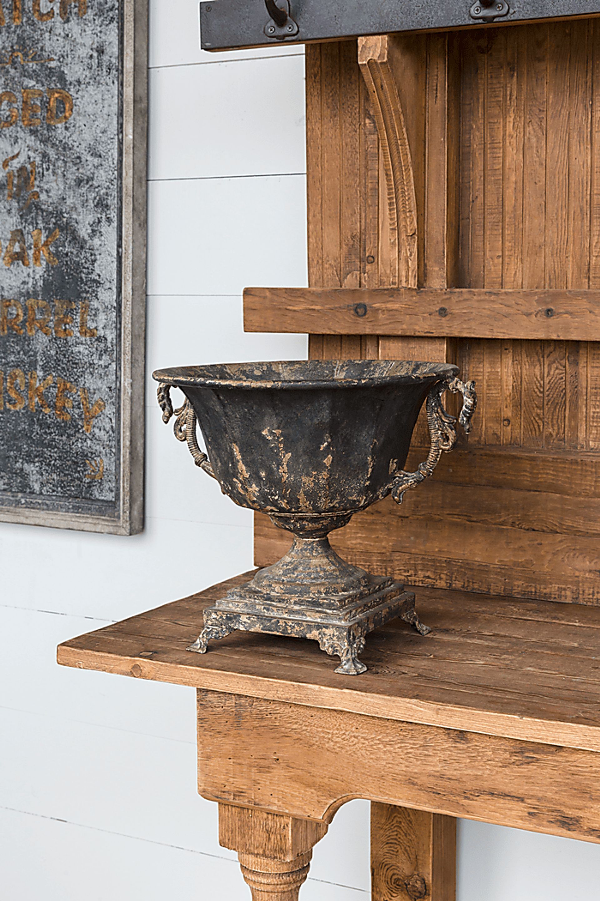 Huck Black Urn - Image 2